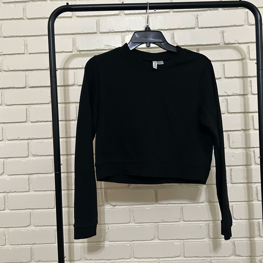 H&M Black Cropped Fitted Hoodie